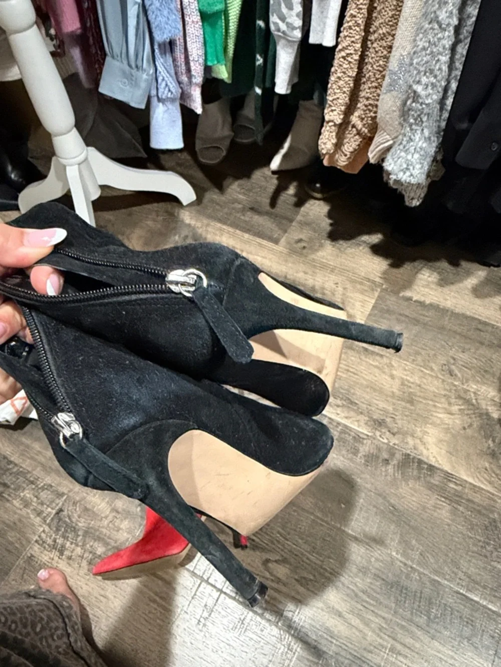 Steve Madden Carey Pointed-Toe Suede Ankle Boots - Red & Black Bundle - Picture 6 of 14